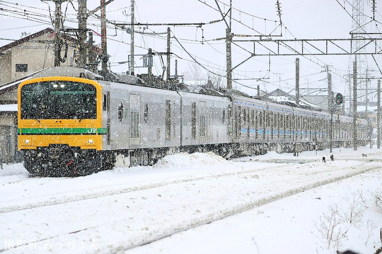 【JR東】205系センM19編成と205系センM3編成が秋田総合車両センターへ到着の拡大写真