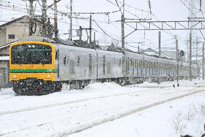 【JR東】205系センM19編成と205系センM3編成が秋田総合車両センターへ到着を秋田総合車両センター付近で撮影した写真