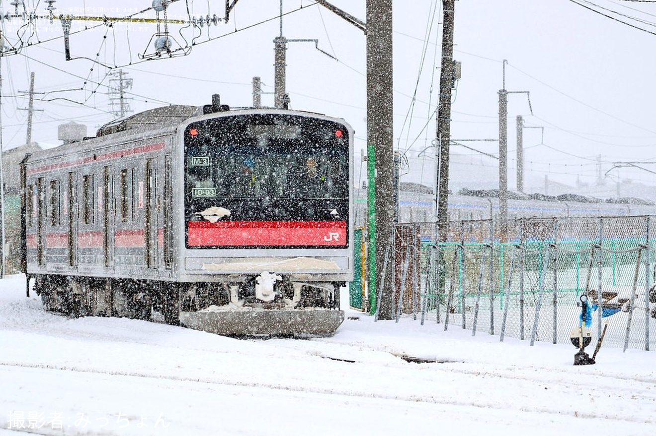 【JR東】205系センM19編成と205系センM3編成が秋田総合車両センターへ到着の拡大写真
