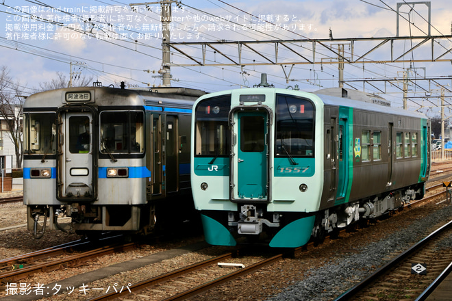 【JR四】1500形気動車1557号車が全般検査を終えて多度津工場出場を多度津駅で撮影した写真