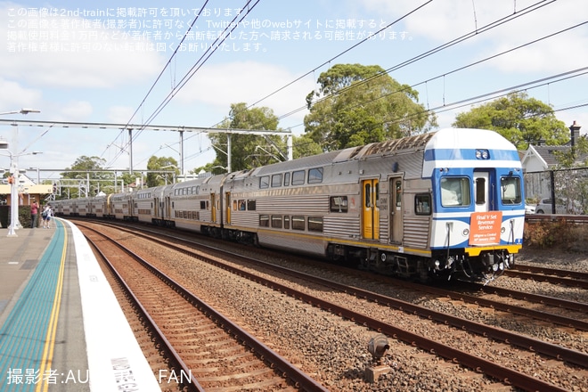 【SydneyTrains】ブルーマウンテンズ方面のインターシティ輸送を長年担ってきたV setがラストランをSummer Hill Stationで撮影した写真