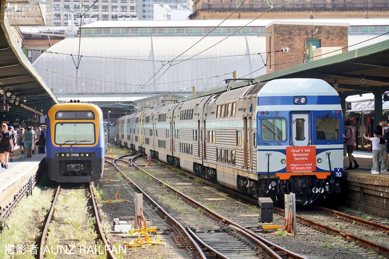 【SydneyTrains】ブルーマウンテンズ方面のインターシティ輸送を長年担ってきたV setがラストランの拡大写真