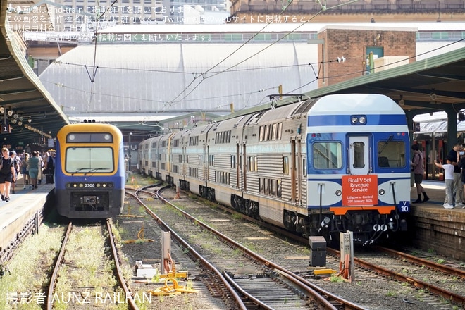 【SydneyTrains】ブルーマウンテンズ方面のインターシティ輸送を長年担ってきたV setがラストランをCentral Stationで撮影した写真
