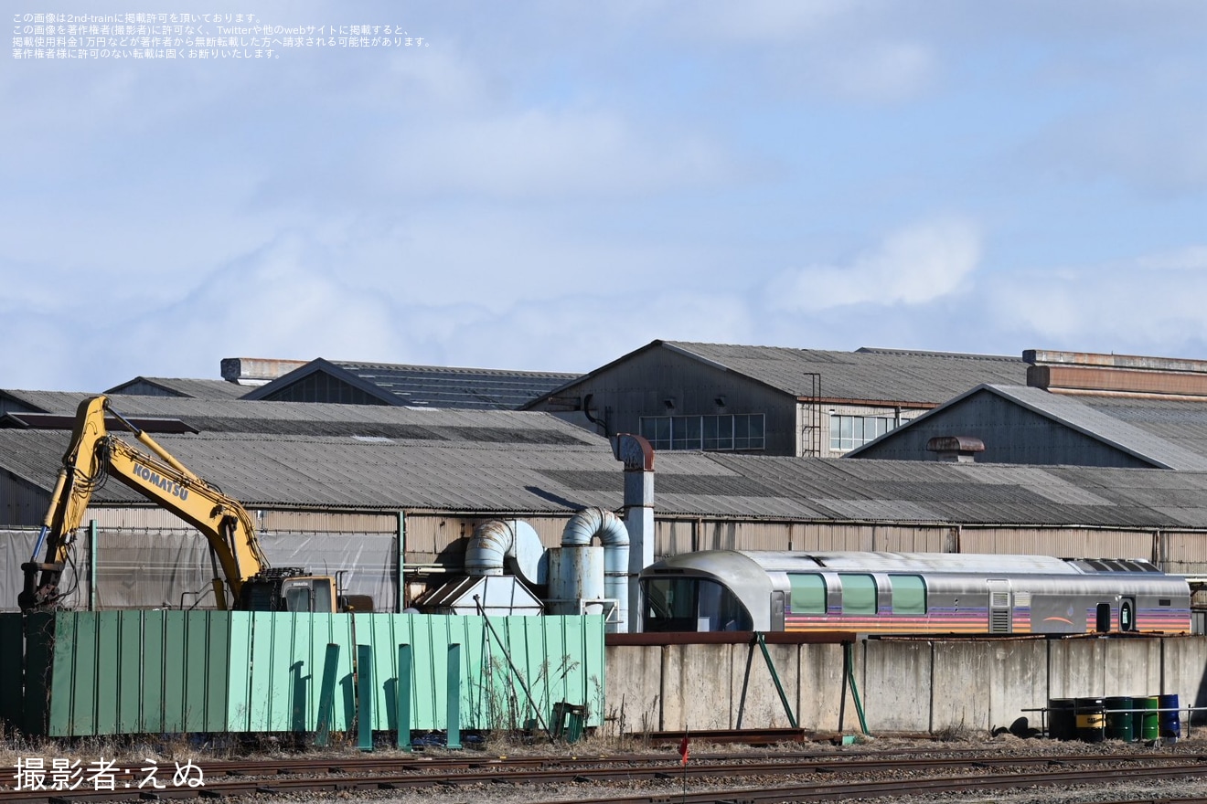 【JR東】ラウンジカー(電源車)のカハフE26-1が長野総合車両センターの解体線へ移動の拡大写真