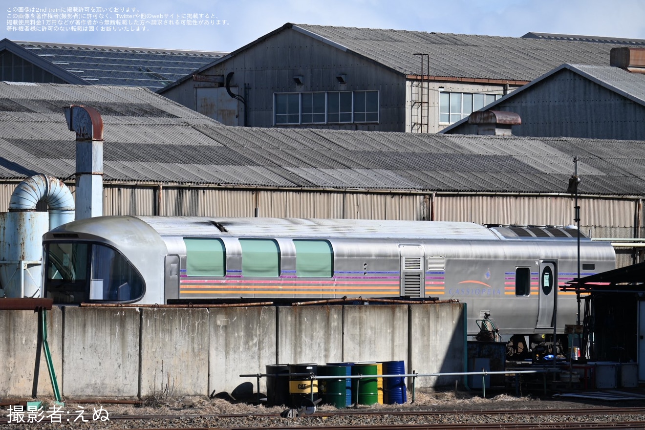 【JR東】ラウンジカー(電源車)のカハフE26-1が長野総合車両センターの解体線へ移動の拡大写真