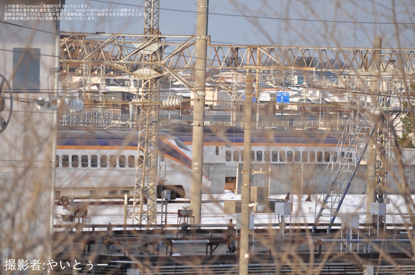 【JR東】E3系L68編成が新潟新幹線車両センターの解体線への拡大写真