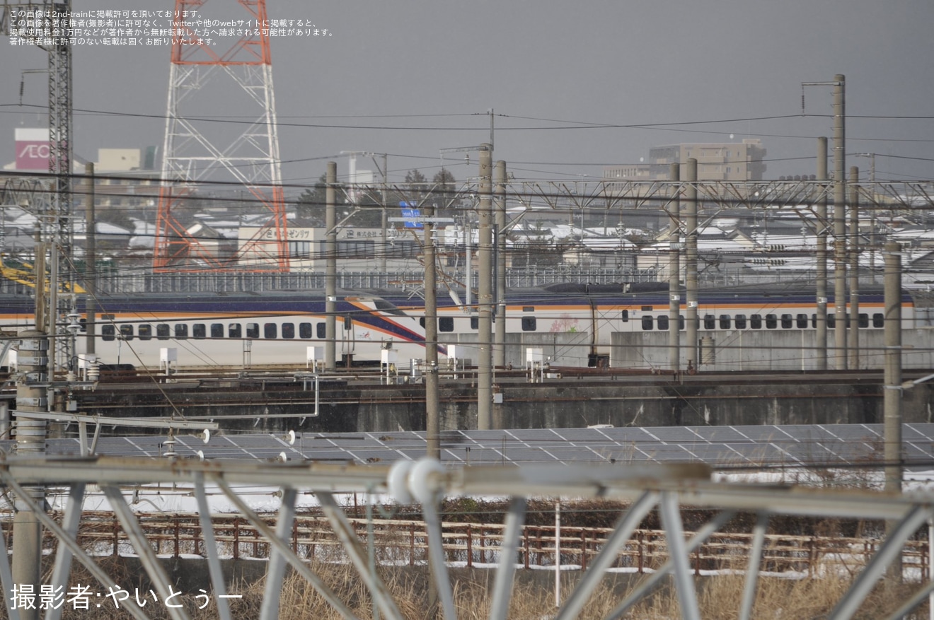 【JR東】E3系L68編成が新潟新幹線車両センターの解体線への拡大写真