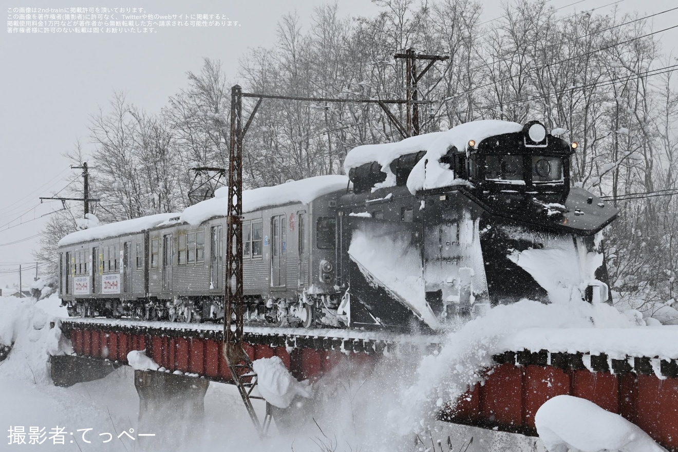 【弘南】キ100に7000系（デハ7040＋デハ7039）が連結されたいわゆる「電車ラッセル」の様子が目撃の拡大写真