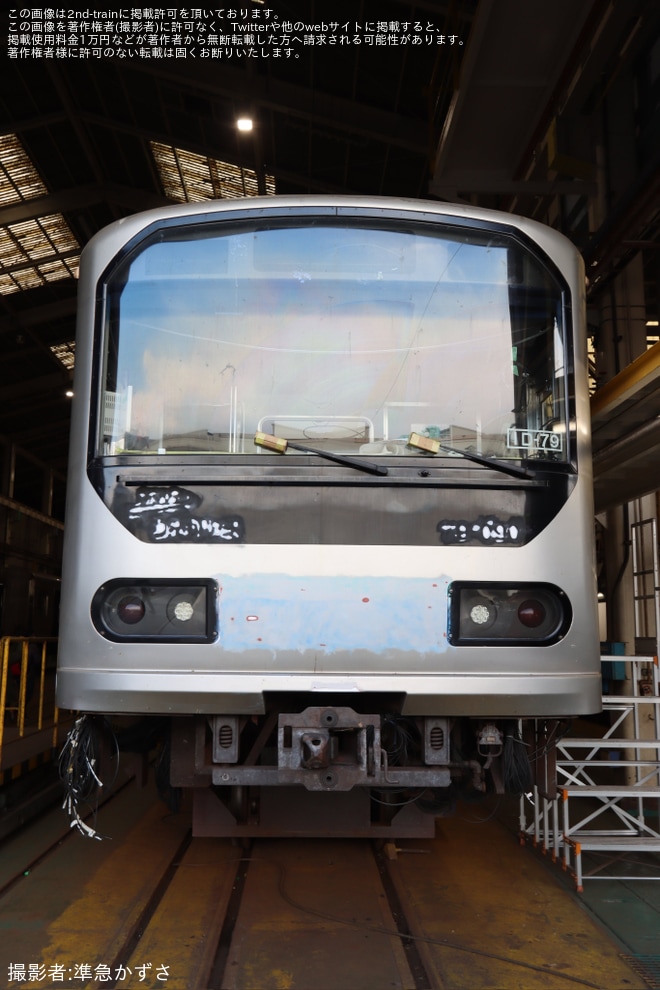 【JR九】「小倉工場鉄道ランド」でりんかい線70-000形が307系T1編成となることが確認を小倉総合車両センターで撮影した写真