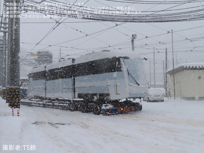 【札幌市交】札幌市電「ポラリスⅡ」2両目 A1212が搬入を不明で撮影した写真