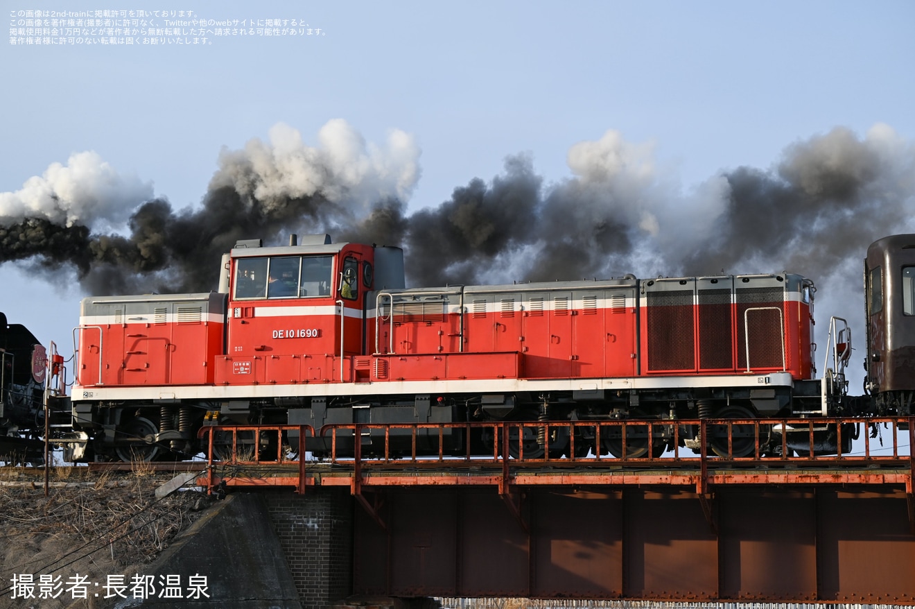 【JR北】「SL冬の湿原号」がDE10-1690連結で運転の拡大写真