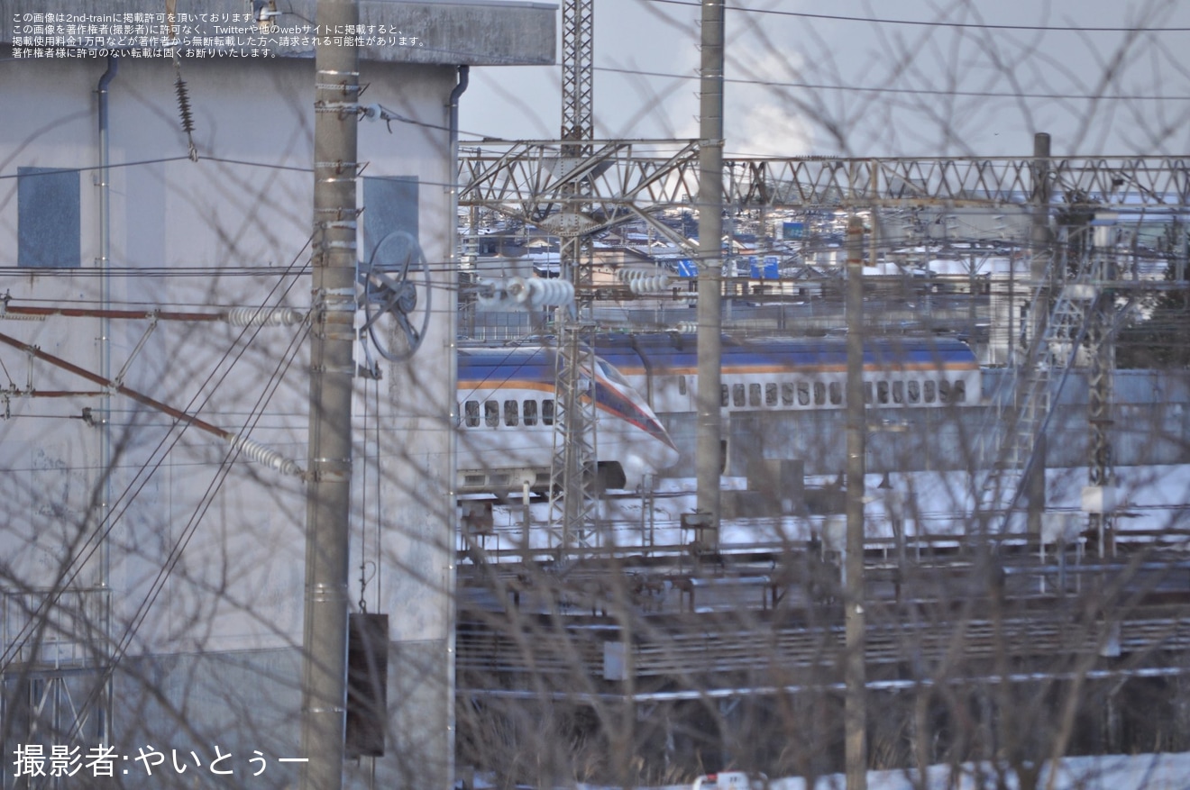 【JR東】E3系L68編成が新潟新幹線車両センターの解体線への拡大写真