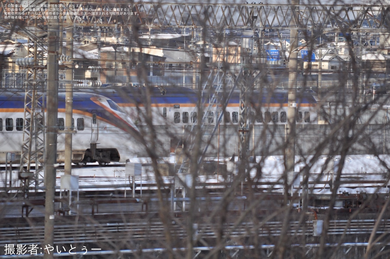 【JR東】E3系L68編成が新潟新幹線車両センターの解体線への拡大写真