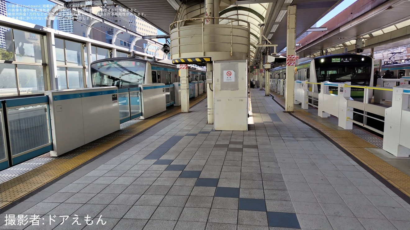 【JR東】桜木町駅2番・3番線のホームドア稼働開始で根岸線のホームドアが整備完了の拡大写真