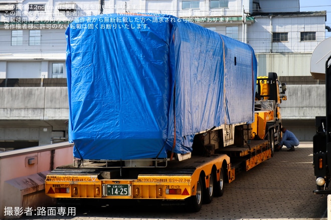 【熊本市営】日本初のVVVF制御営業車両の8200形8201が廃車のため陸送を不明で撮影した写真