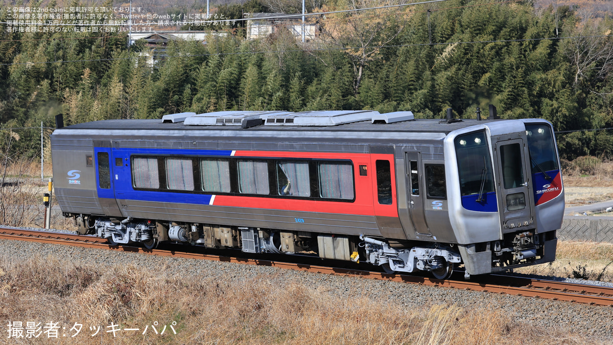 JR四】N2000系(2400形)気動車2429号車が、検査を終えて多度津工場出場