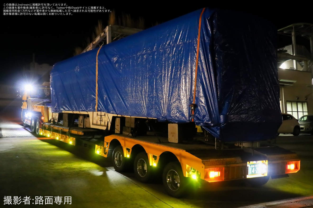 【熊本市営】日本初のVVVF制御営業車両の8200形8201が廃車のため陸送の拡大写真