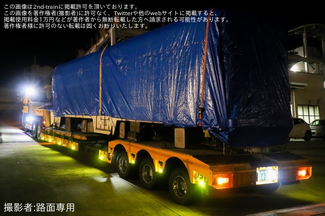 【熊本市営】日本初のVVVF制御営業車両の8200形8201が廃車のため陸送を不明で撮影した写真