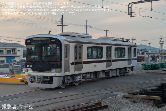 【神鉄】6500系6515Fの神戸方1両が市場駅車両搬入施設にて留置 - 市場駅にて撮影