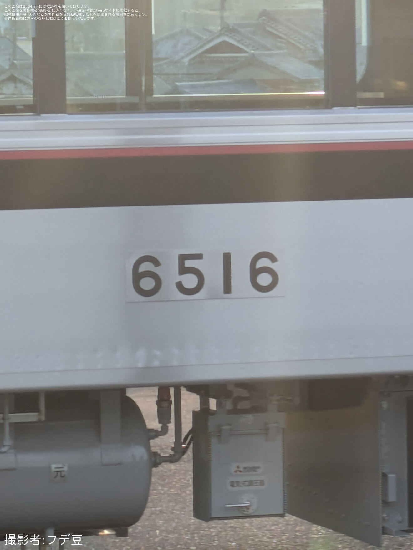 【神鉄】6500系6515Fの神戸方1両が市場駅車両搬入施設にて留置の拡大写真