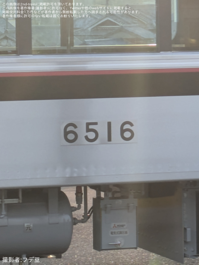 【神鉄】6500系6515Fの神戸方1両が市場駅車両搬入施設にて留置 - 市場駅にて撮影