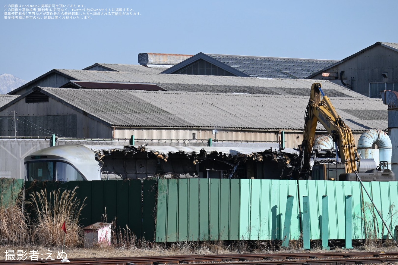 【JR東】カシオペアのラウンジカー(電源車)のカハフE26-1が長野総合車両センターで解体の拡大写真