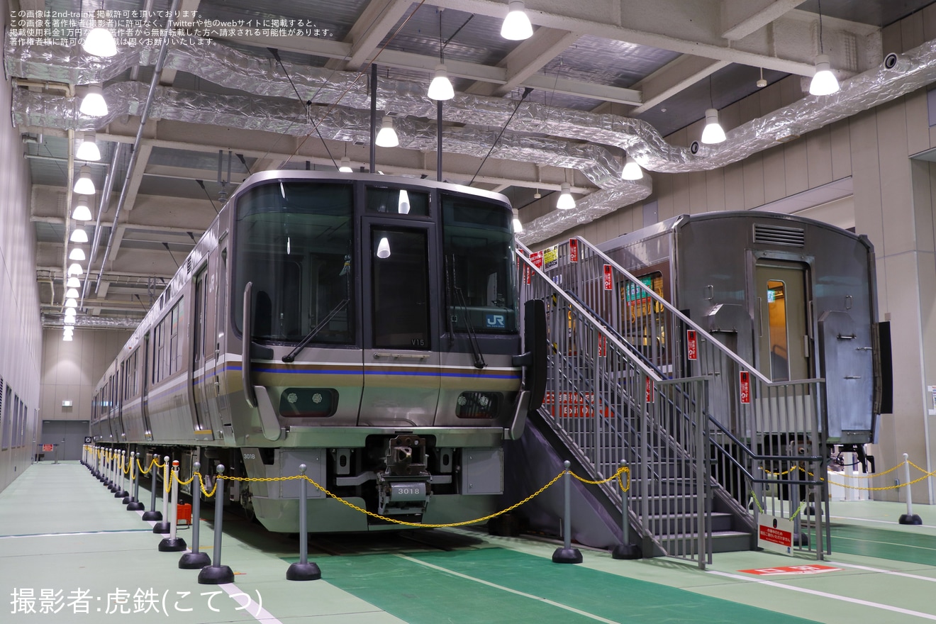 【JR西】京都鉄道博物館 「223系2000番台特別展示」開催の拡大写真