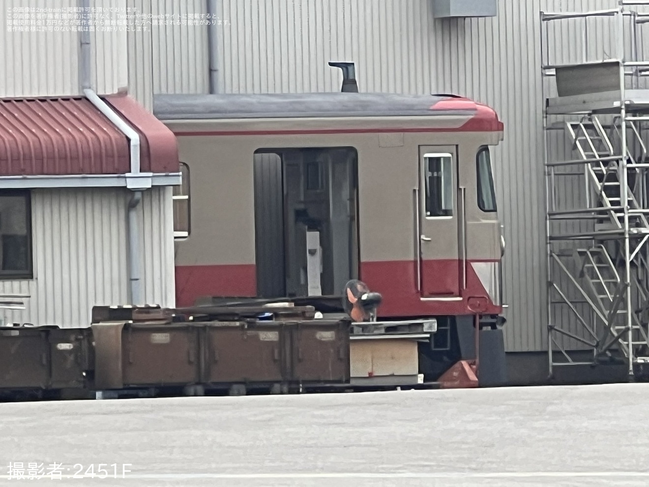 【近江】元西武2000系2419Fが赤電色にの拡大写真