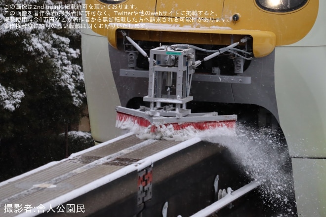【舞浜リ】ダッフィー＆フレンズ・カラフルハピネス・ライナーが除雪ブラシを着けて運行を不明で撮影した写真