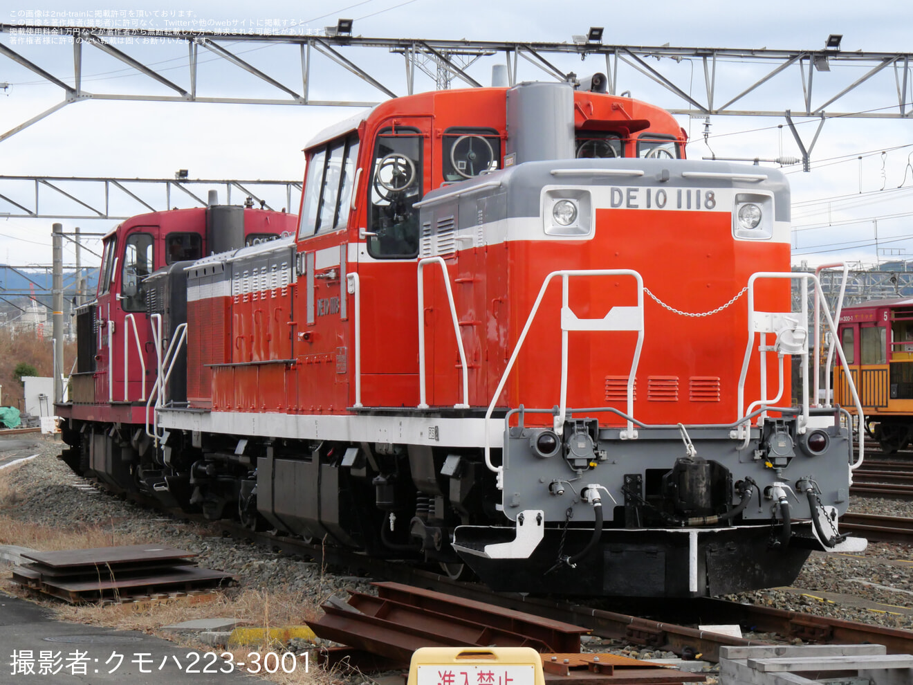 【JR西】梅小路運転区所属のDE10形が重連で留置の拡大写真