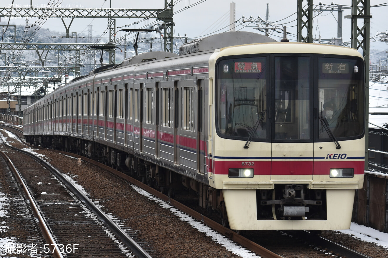 【京王】降雪によるダイヤ乱れの影響で8両編成の特急が運転されるの拡大写真