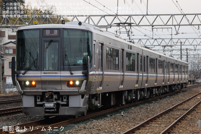 【JR西】223系V15編成 京都鉄道博物館からの返却回送 - 島本～山崎間にて撮影