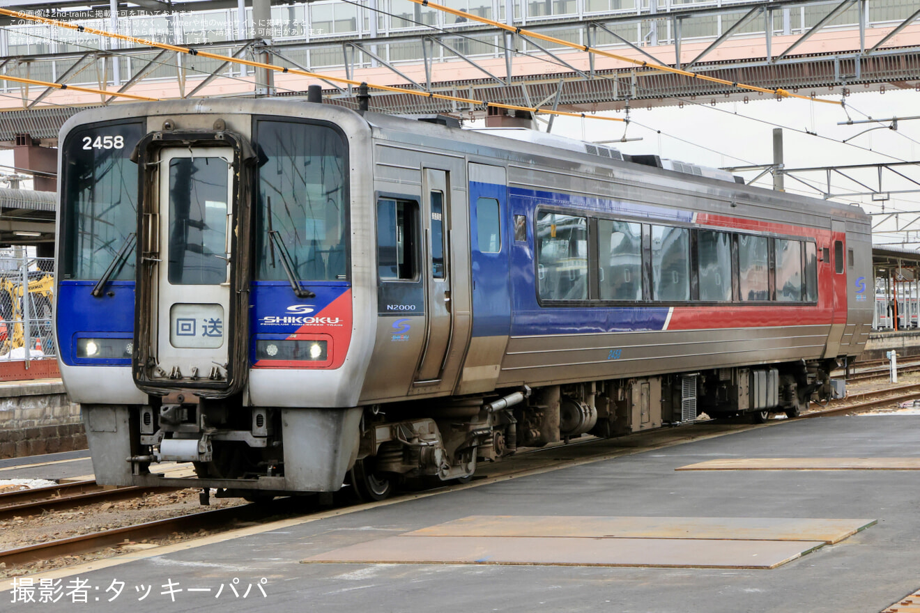 【JR四】N2000系気動車2458号車が多度津工場出場の拡大写真