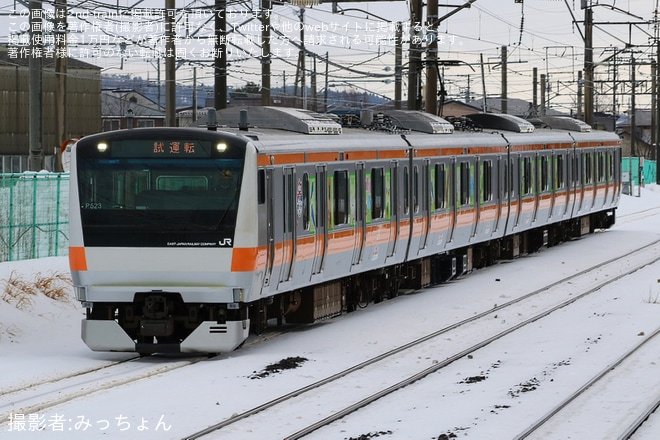 【JR東】E233系P523編成「東京アドベンチャーライン・夏編成」秋田総合車両センター構内試運転（2枚目）