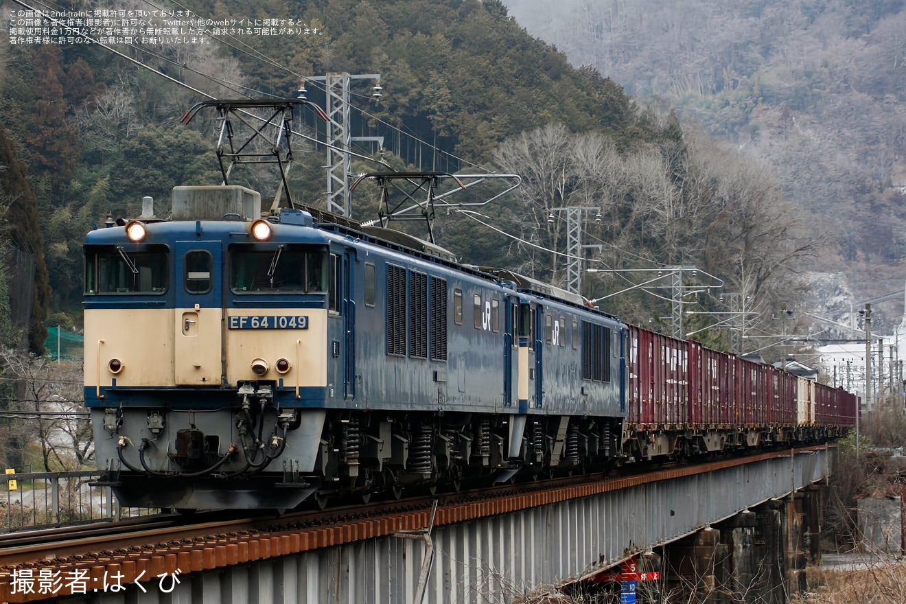 【JR貨】3084レがEF64-1049+EF64-1045(次位無動力)+コキの編成で運転の拡大写真