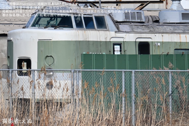 【JR東】189系ナノN102編成のクハ189-9が解体線で内装解体開始を長野総合車両センター付近で撮影した写真