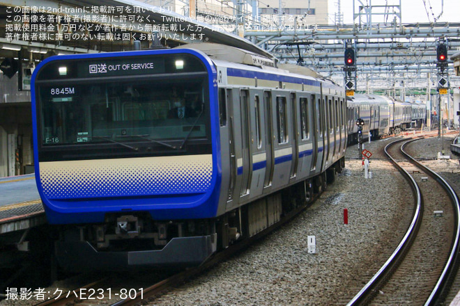 【JR東】E235系クラF-16編成東京総合車両センター出場回送を大崎駅で撮影した写真