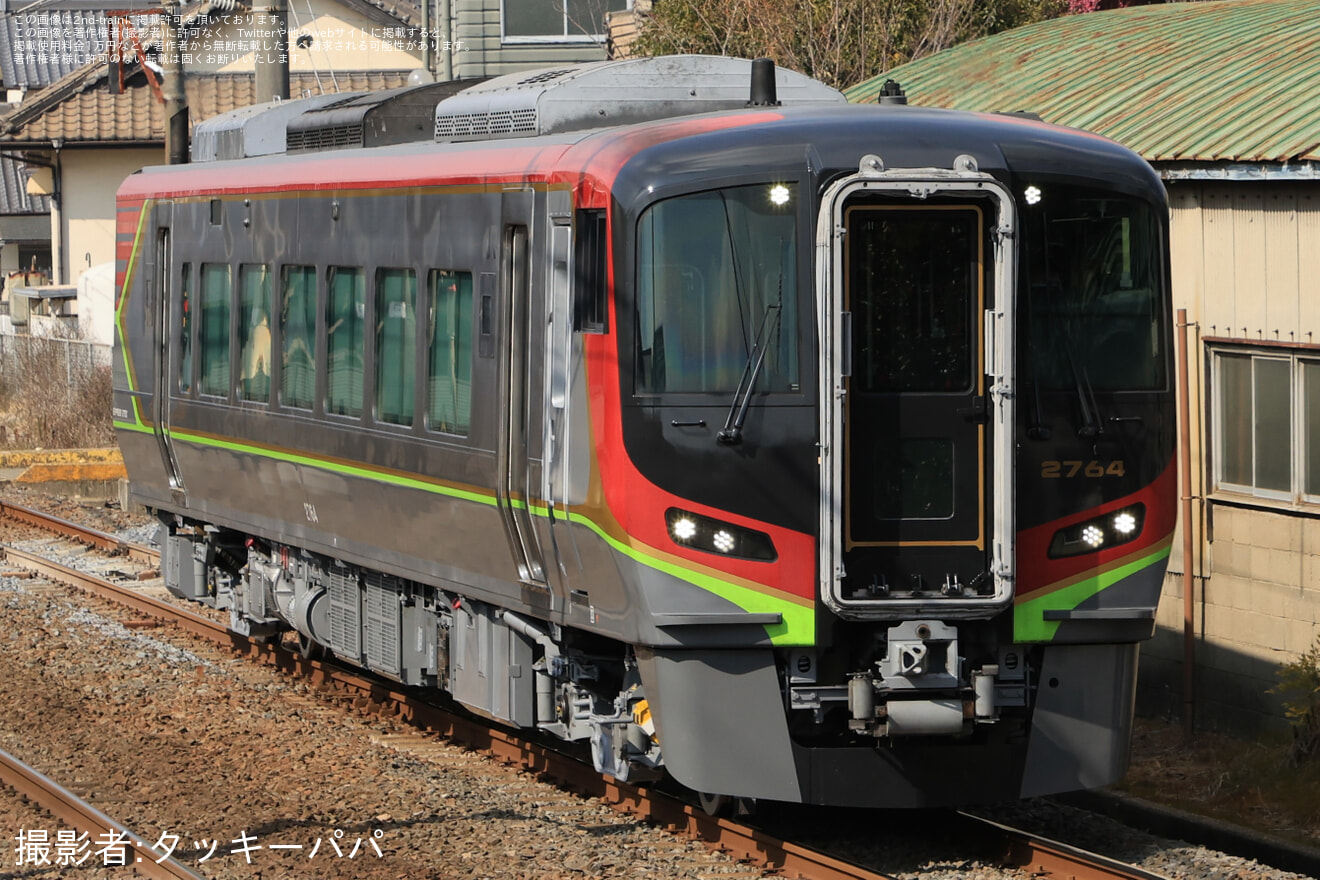 【JR四】2700系2764号車が検査を終えて多度津工場出場の拡大写真