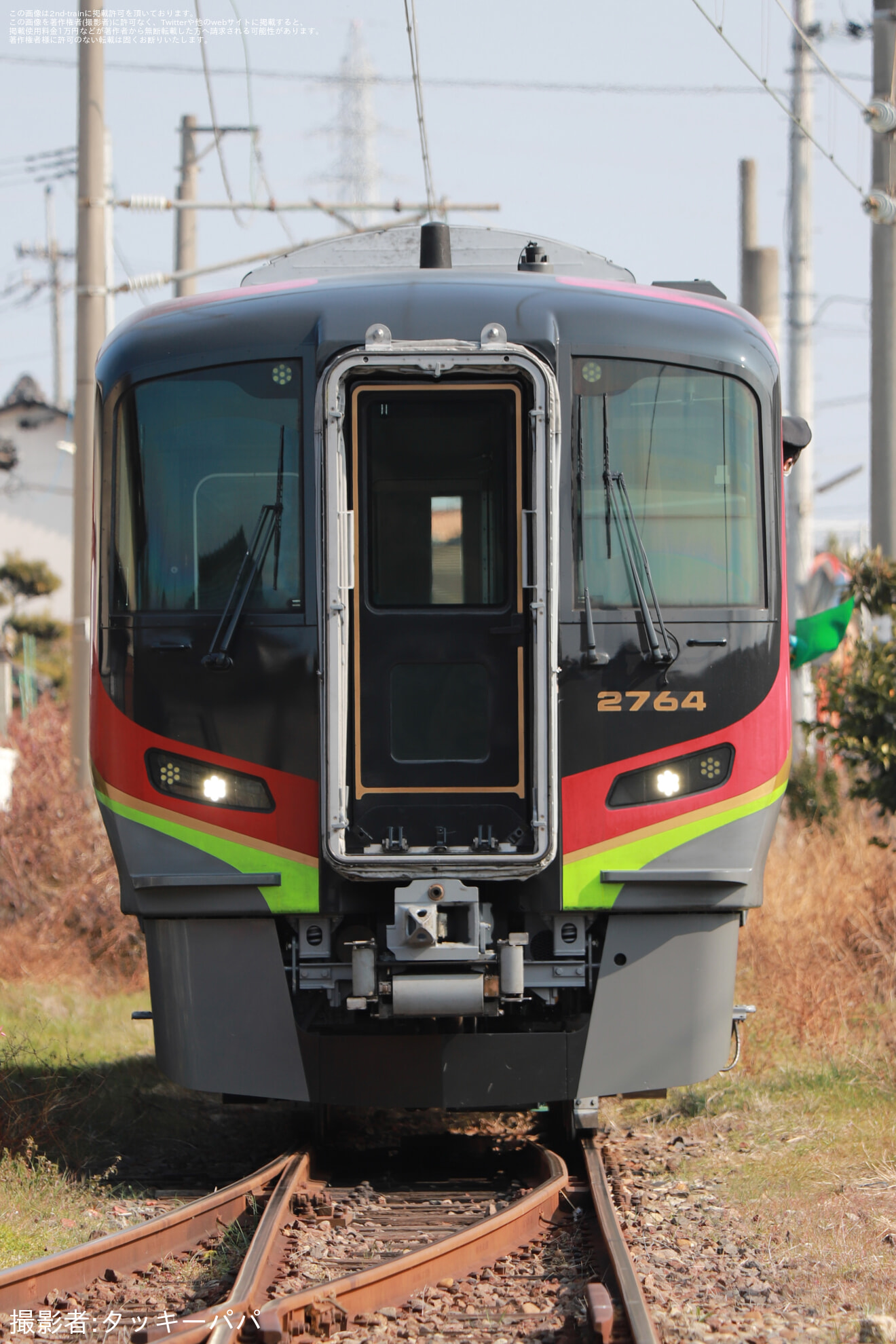 【JR四】2700系2764号車が検査を終えて多度津工場出場の拡大写真