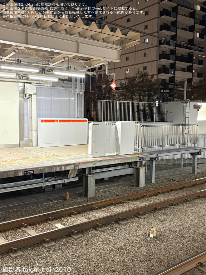 【JR東】武蔵境駅にホームドアの総合制御盤が設置される。を武蔵境駅で撮影した写真