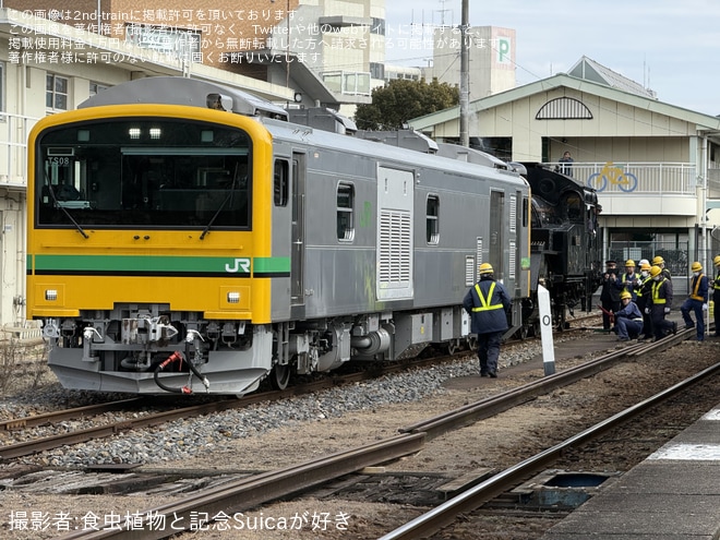 【真岡】GV-E197系TS08編成のうち1両がC12-66と連結訓練を下館駅で撮影した写真