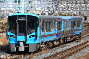 byトリ・ムネニク