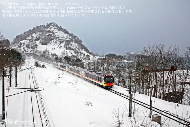 【JR東】キハ48形リゾートしらかみ「くまげら編成」八戸へ回送を不明で撮影した写真