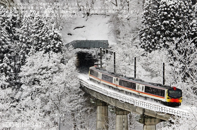 【JR東】キハ48形リゾートしらかみ「くまげら編成」八戸へ回送を不明で撮影した写真