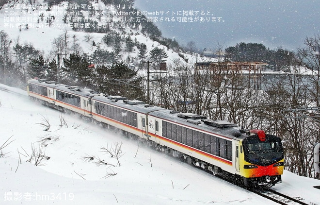 【JR東】キハ48形リゾートしらかみ「くまげら編成」八戸へ回送を不明で撮影した写真