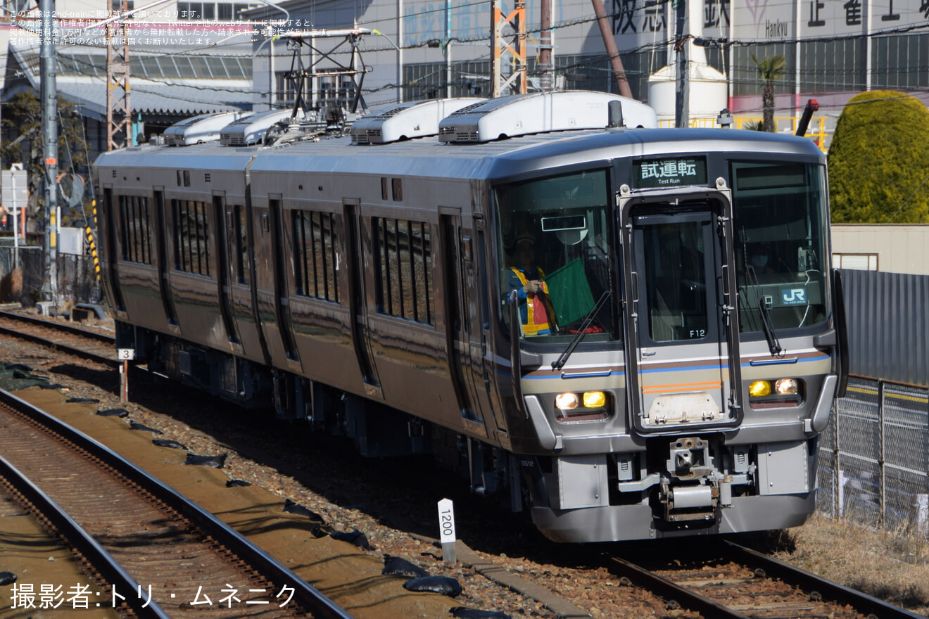 【JR西】223系F12編成 吹田総合車両所本所構内試運転の拡大写真