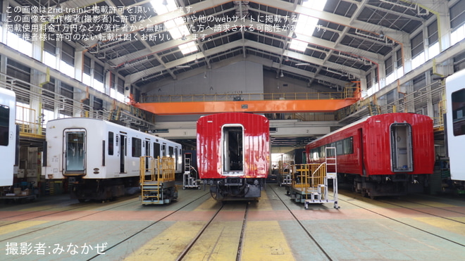 【JR九】「小倉工場鉄道ランド」でJR四国から譲渡されたキハ185系が赤く塗装されていることが確認を小倉総合車両センターで撮影した写真