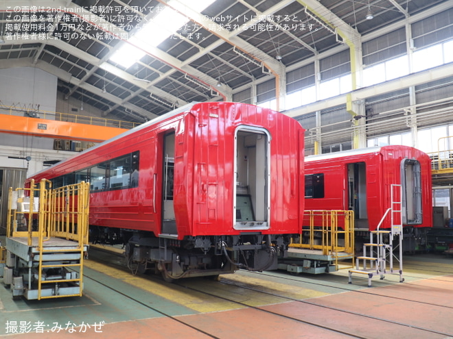 【JR九】「小倉工場鉄道ランド」でJR四国から譲渡されたキハ185系が赤く塗装されていることが確認を小倉総合車両センターで撮影した写真