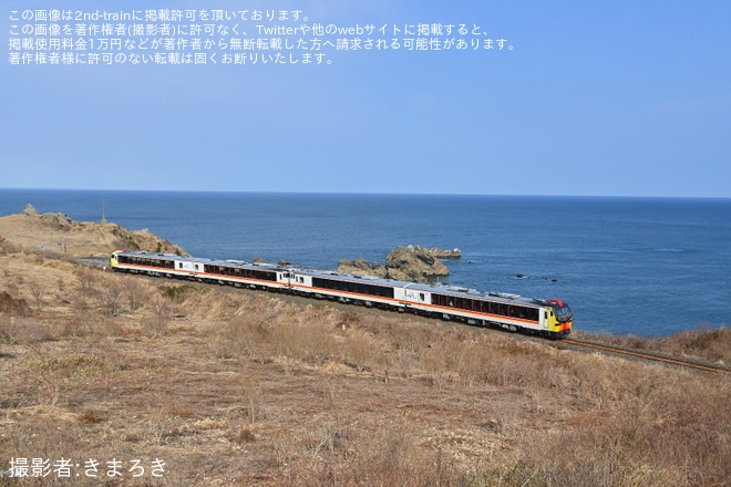 【JR東】「リゾートしらかみ(くまげら編成)」が八戸線を初運行 臨時快速「リゾートうみねこ」を運行を不明で撮影した写真