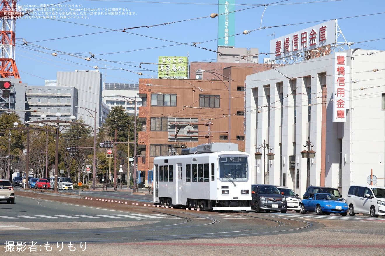 【豊鉄】市内線3504号「special white 3504号」として運行の拡大写真